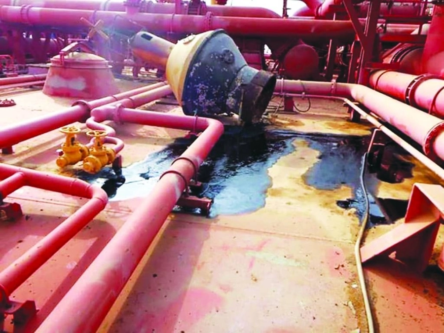 سطح ناقلة صافر يظهر التسرب (واشنطن بوست)