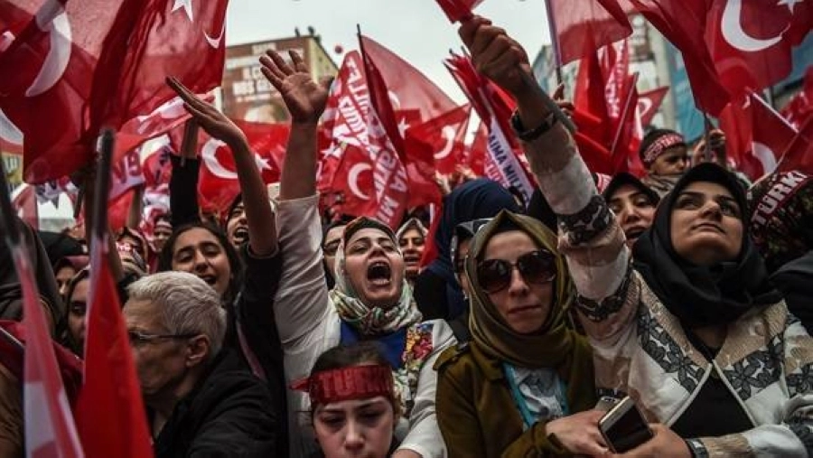 






سوريون يحتجون على تدخل إردوغان                                  (مكة)