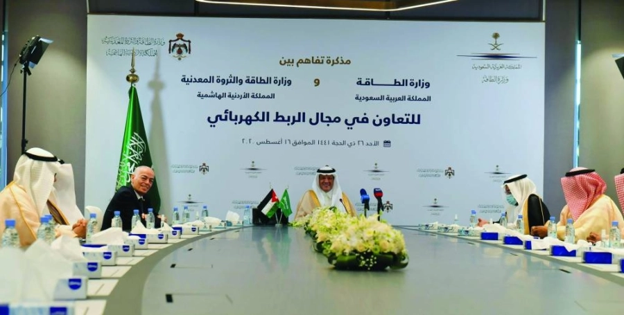 وزير الطاقة أثناء حضور مذكرة التفاهم (الطاقة) 