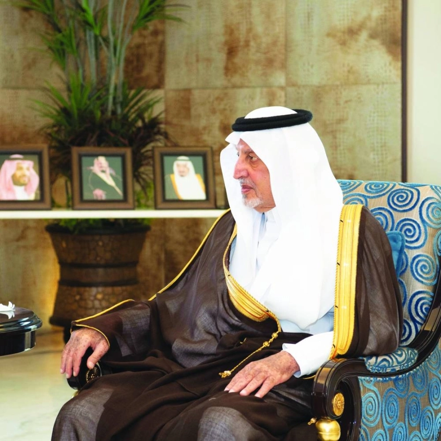 






خالد الفيصل خلال استقباله فهد السبيعي                          (مكة)