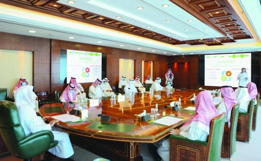 عبداللطيف آل الشيخ خلال التدشين                                                                                                                                                                (مكة) 