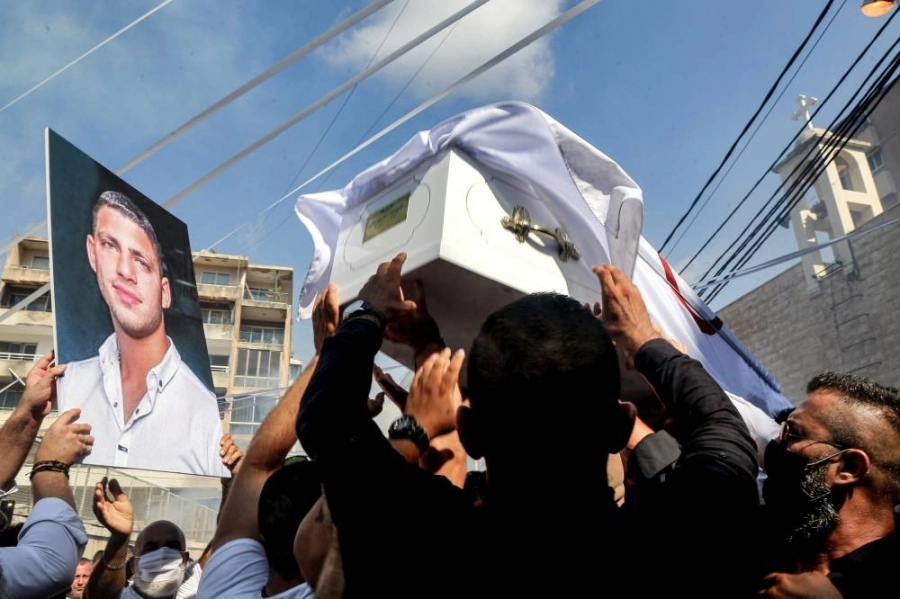 مشاهد تشييع الجنازات اصبح مألوفا في بيروت (د ب أ)