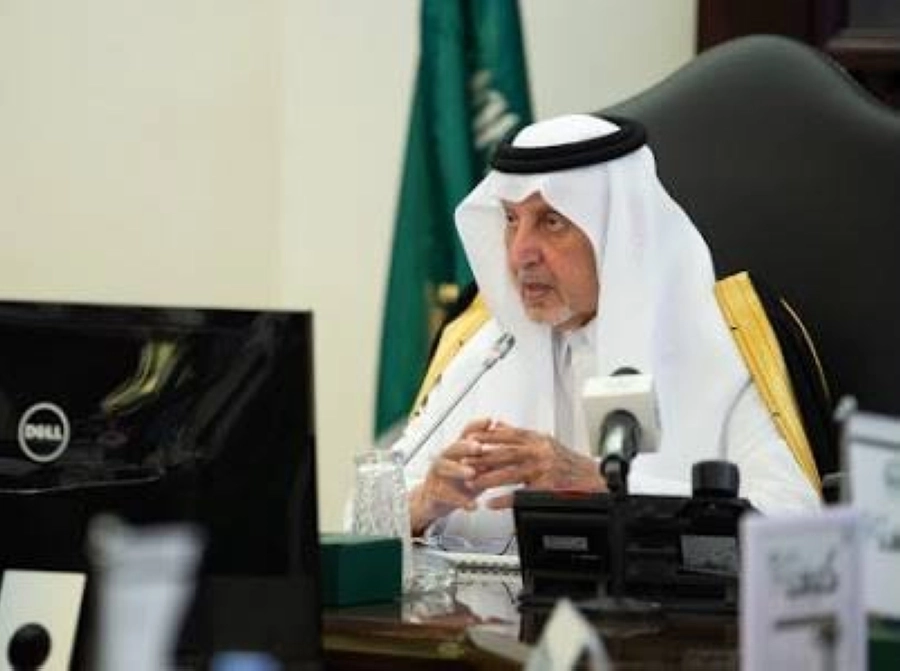 خالد الفيصل أثناء الاجتماع