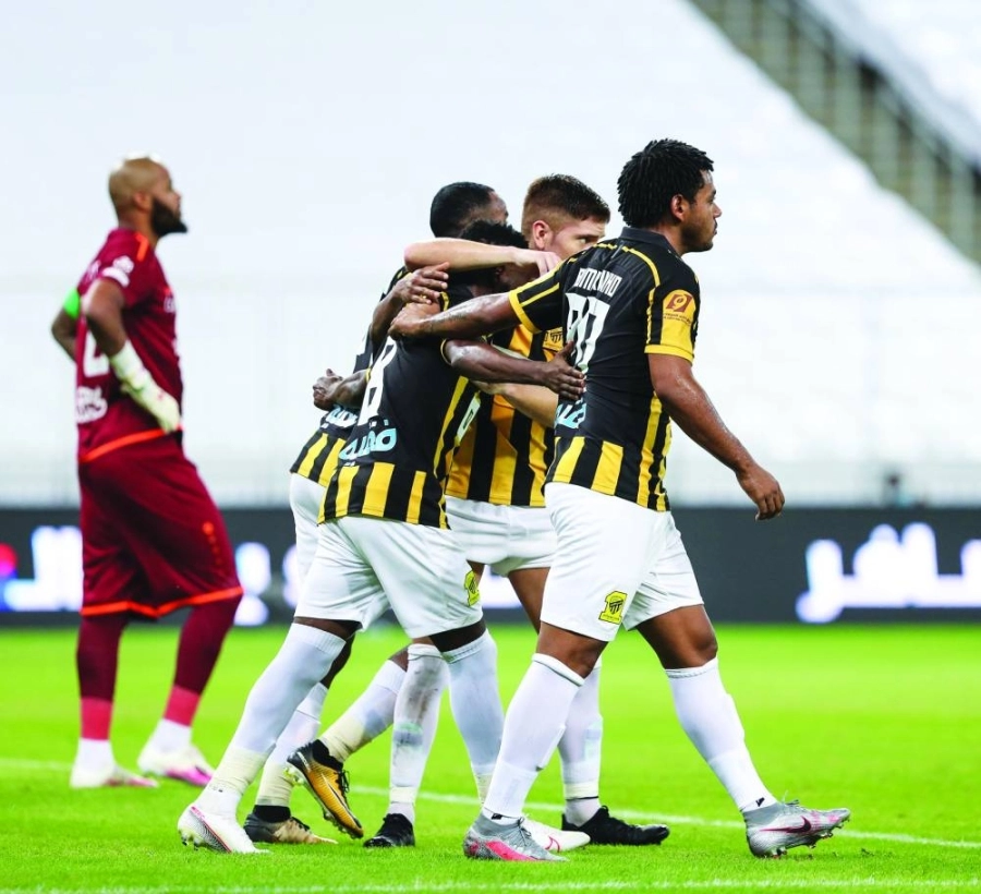 



احتفاء لاعبي الاتحاد بكسب نقاط الاتفاق   (إعلامي الاتحاد)