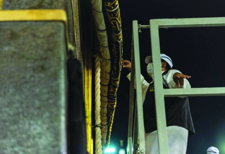 خطوات إسدال ثوب الكعبة (مكة)