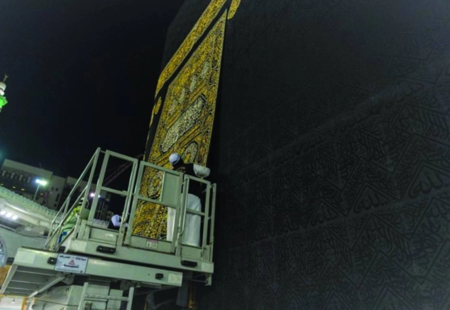 






خطوات إسدال ثوب الكعبة                                             (مكة)