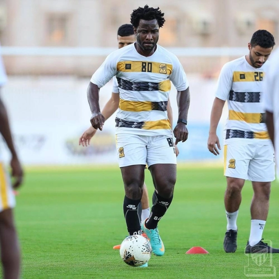 






 ويلفريد بوني مطلب المدرب خلال لقاء الفيحاء                            (إعلامي الاتحاد)