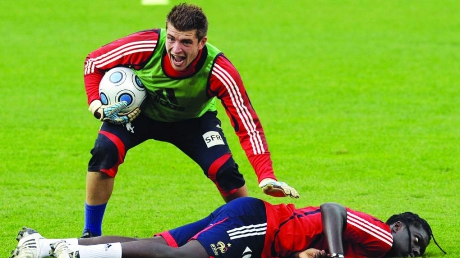 حالة إغماء للاعب خلال تدريبات سوانزي الإنجليزي 