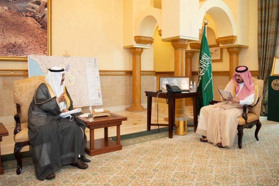 الأمير بدر بن سلطان ومدير فرع وزارة النقل المهندس خالد العتيبي