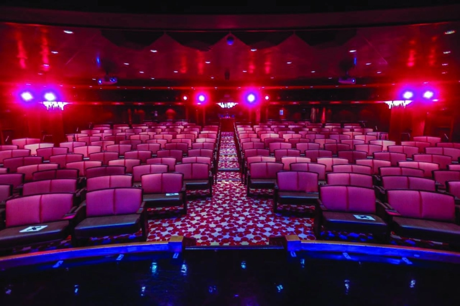 






إحدى القاعات داخل السفينة