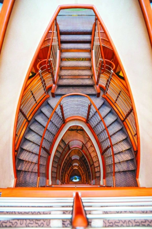 الدرج المؤدي إلى أعلى السفينة (مكة)