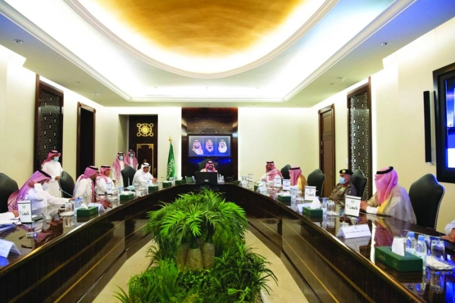 بدر بن سلطان لدى ترؤسه الاجتماع      (مكة)