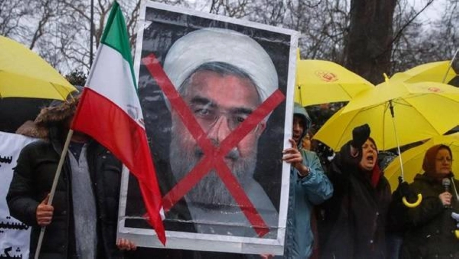 






مظاهرات ضد روحاني مدعومة من الحرس الثوري                                                                                  (مكة)