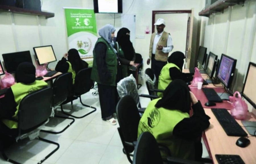 



دورات تدريبية للمعيلات في اليمن        (واس)