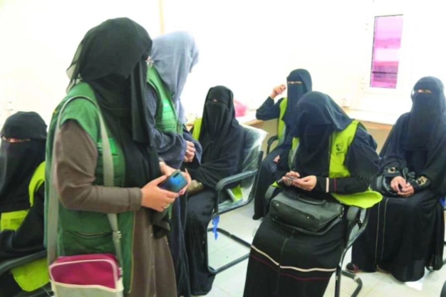 يمنيات مشاركات في دورات المعيلات (واس)