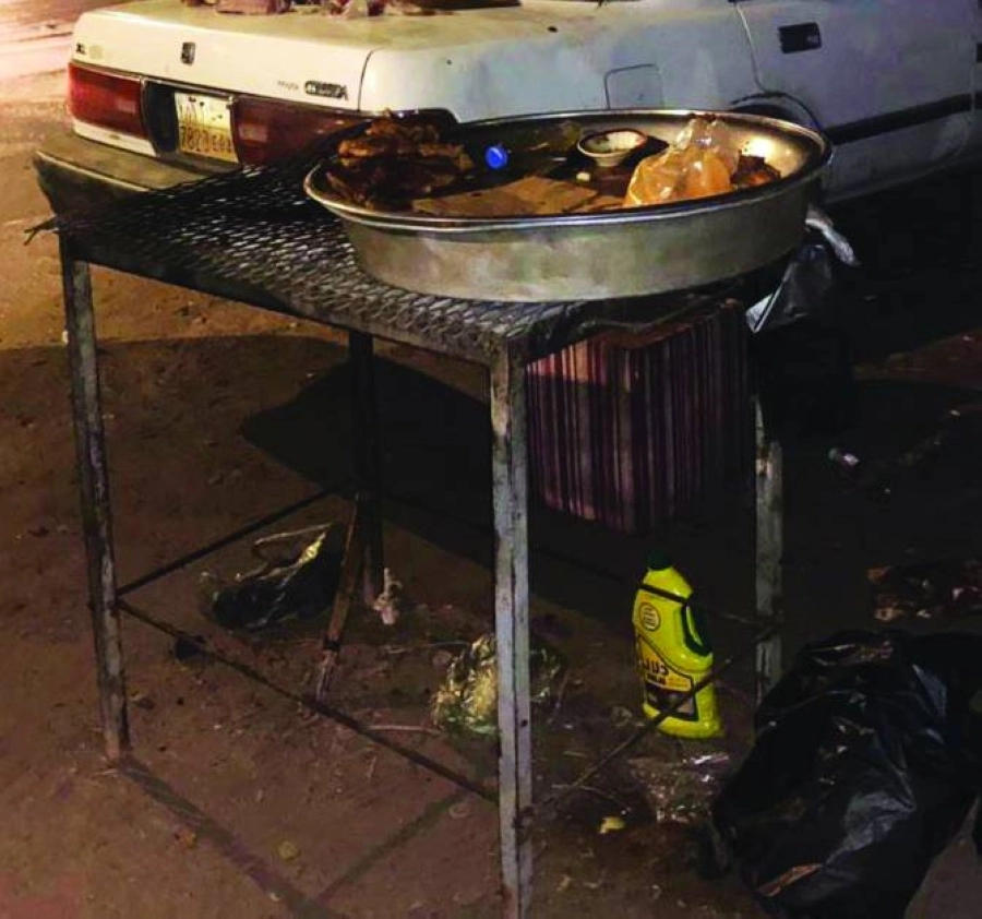 






معدات شواء لبائع متجول                                  (مكة)