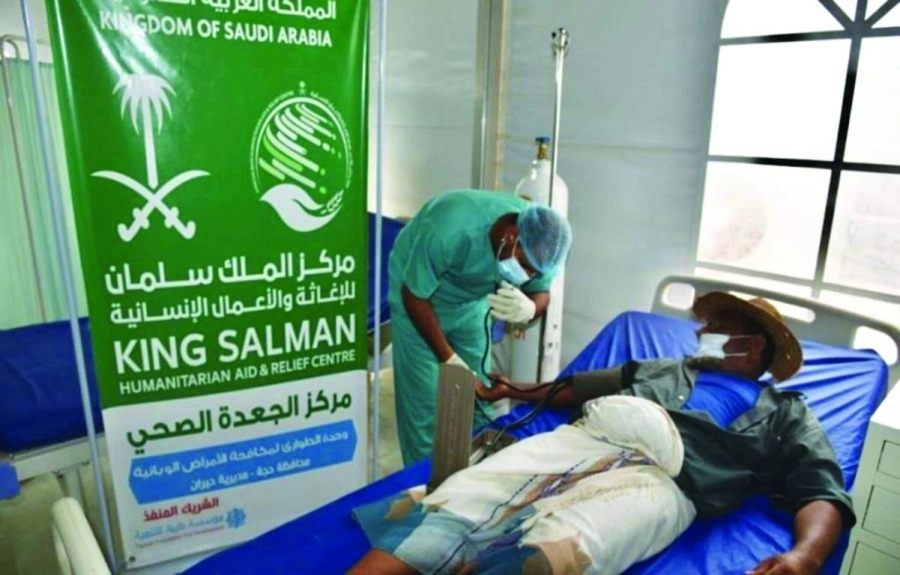 






أحد المصابين بالأطراف يراجع الطبيب