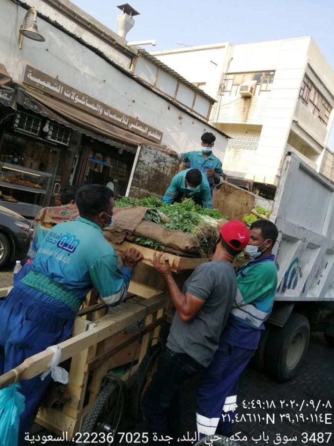 أمانة جدة: مصادرة 960 كجم من الخضراوات وإزالة وإتلاف بسطات عشوائية بالتاريخية