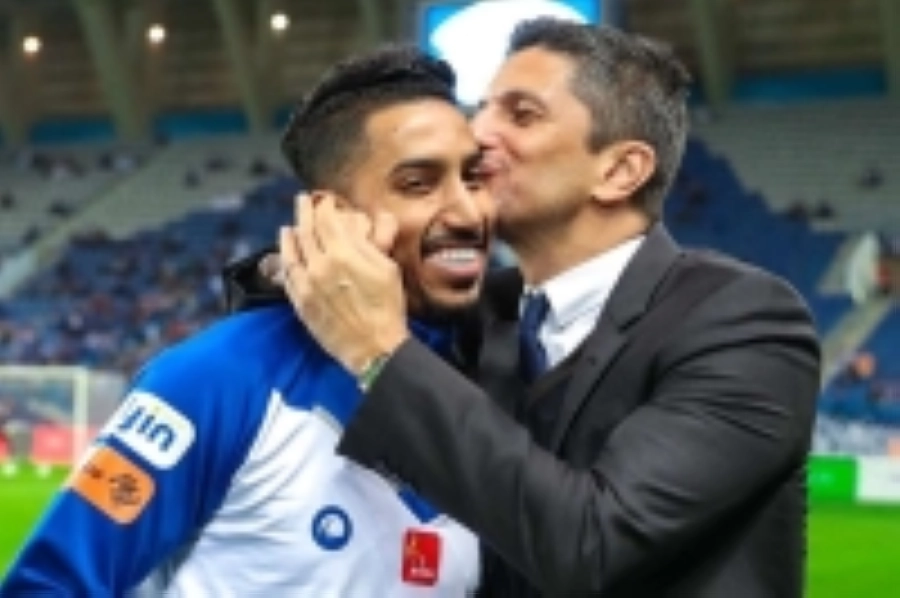 سعادة مدرب الهلال بتحقيق كأس الدوري (إعلامي الهلال)