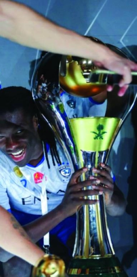 






جوميز يحتفل بالدرع     (إعلامي الهلال)