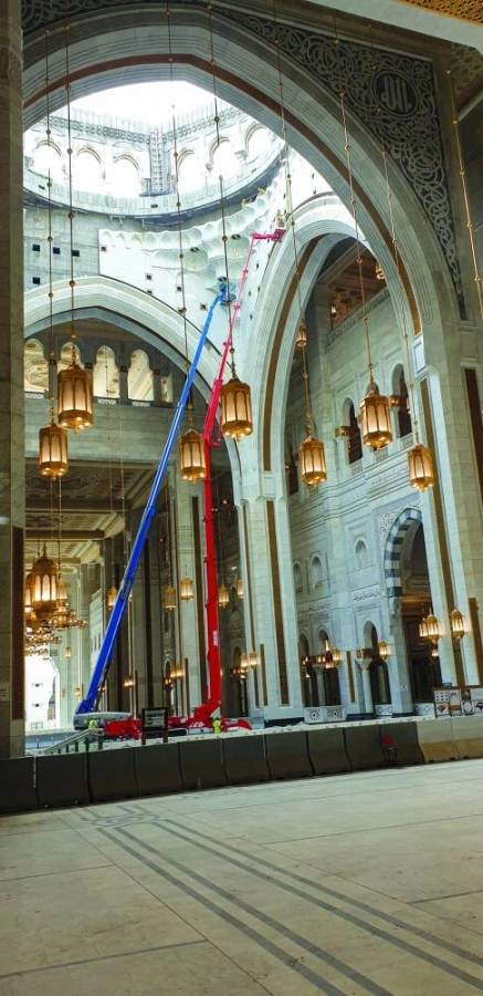 تركيب رخام قبة الملك عبدالله في التوسعة الجديدة بالمسجد الحرام (أنس الحارثي) 