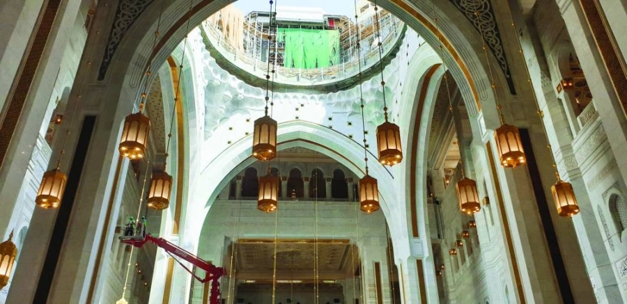 تركيب رخام قبة الملك عبدالله في التوسعة الجديدة بالمسجد الحرام (أنس الحارثي) 