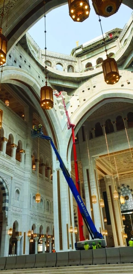 تركيب رخام قبة الملك عبدالله في التوسعة الجديدة بالمسجد الحرام (أنس الحارثي) 