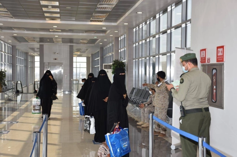 قيادة القوات المشتركة تسيّر رحلة إنسانية مجانية لـ 18 مريضاً من أبناء المحافظة