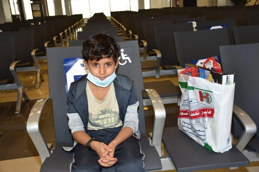 قيادة القوات المشتركة تسيّر رحلة إنسانية مجانية لـ 18 مريضاً من أبناء المحافظة