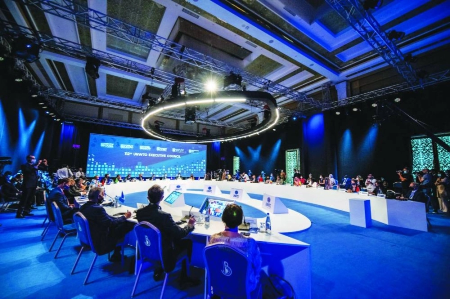 من الاجتماع  