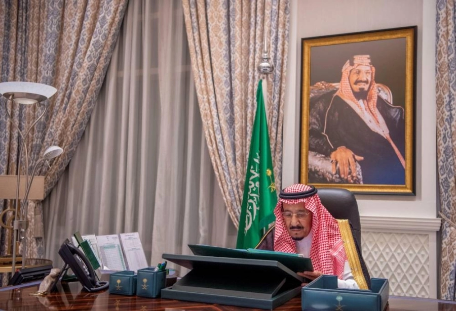 الملك سلمان لدى ترؤسه جلسة مجلس الوزراء (واس) 