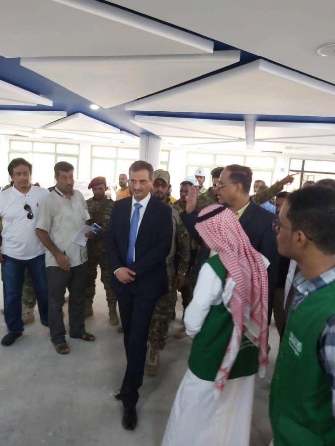 محافظ عدن يطلع على سير العمل بإعادة تأهيل مستشفى عدن وإنشاء مركز القلب المفتوح