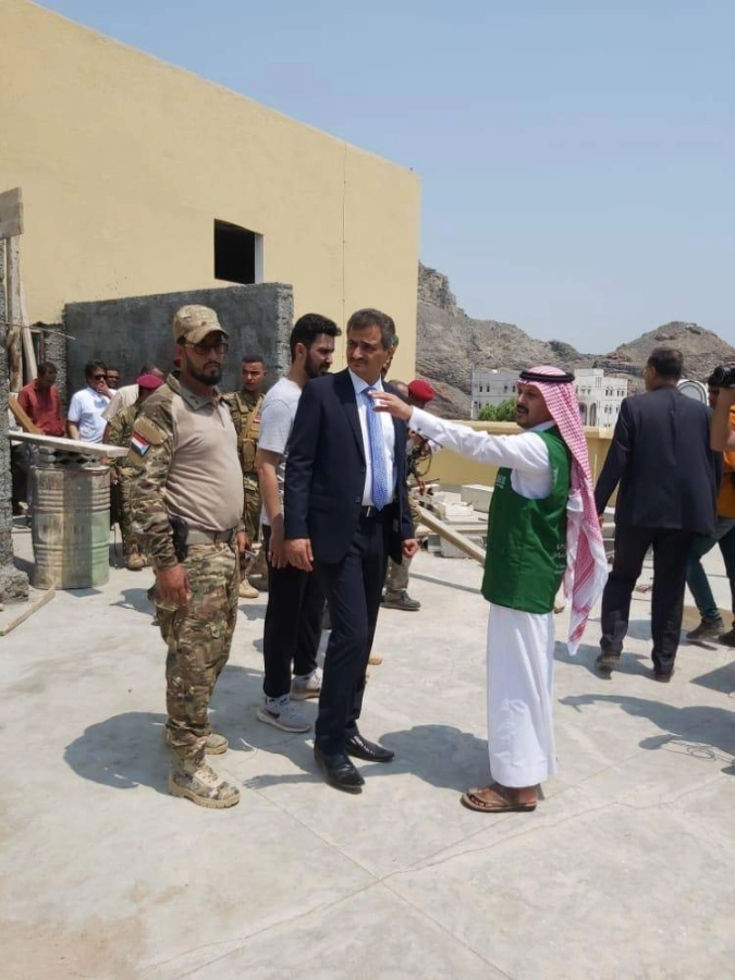 محافظ عدن يطلع على سير العمل بإعادة تأهيل مستشفى عدن وإنشاء مركز القلب المفتوح
