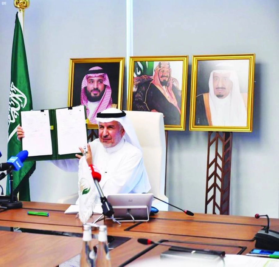 






الربيعة خلال توقيع إحدى الاتفاقيات