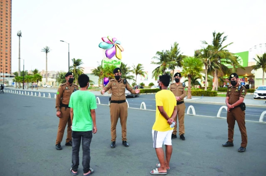 






من الجولات الميدانية لرجال الشرطة                                (مكة)