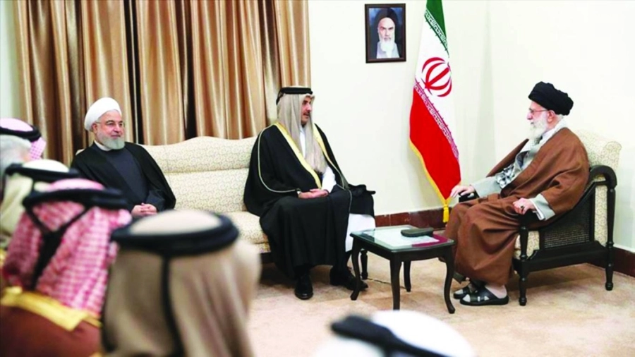 






أمير قطر يتوسط خامنئي وروحاني