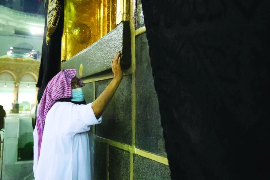 






من أعمال الصيانة الدورية لكسوة الكعبة                           (مكة)