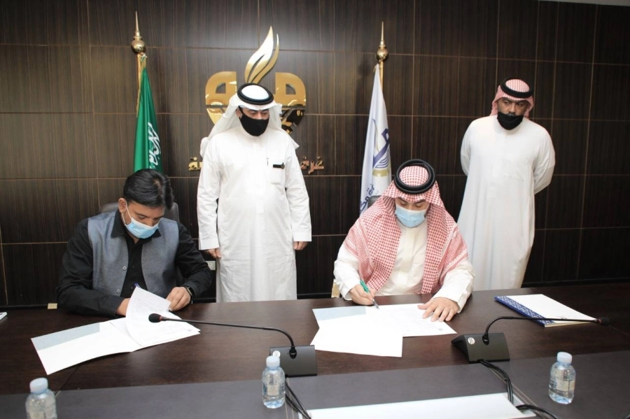 جانب من توقيع الاتفاقية