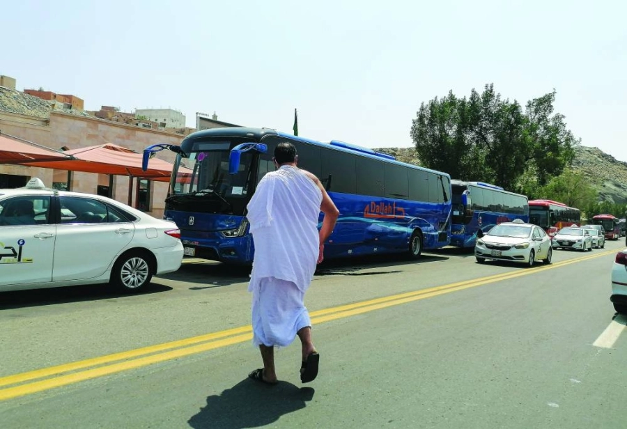 انطلاق المعتمرين من نقطة تجمع كدي (أنس الحارثي) 