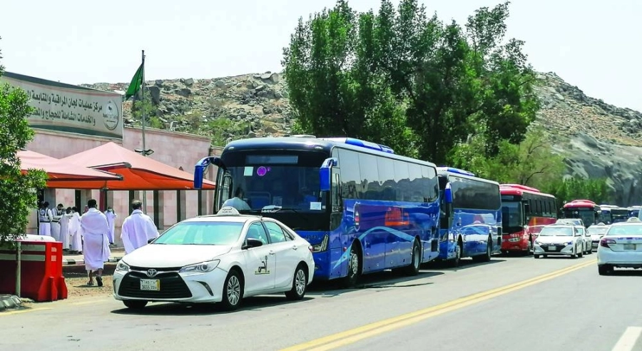 انطلاق المعتمرين من نقطة تجمع كدي (أنس الحارثي) 