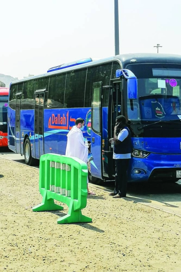 انطلاق المعتمرين من نقطة تجمع كدي (أنس الحارثي) 