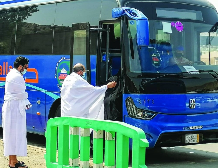 انطلاق المعتمرين من نقطة تجمع كدي (أنس الحارثي) 