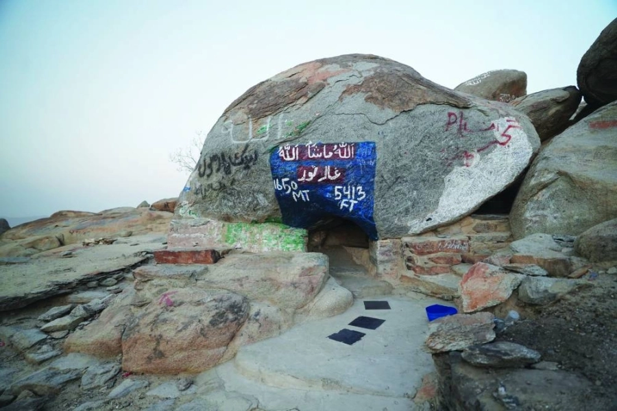 






قبل إزالة الكتابات المشوهة