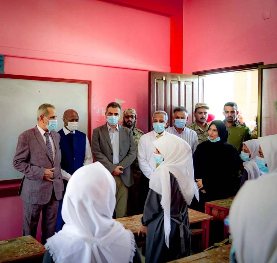 






وزير التربية ومحافظ عدن يدشنان العام الدراسي                                     (مكة)