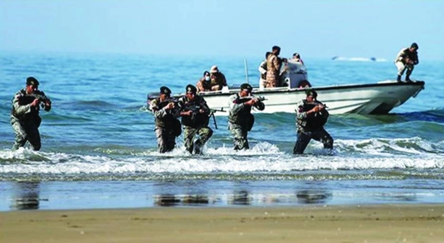 الكوماندوز تشن هجوما برمائيا