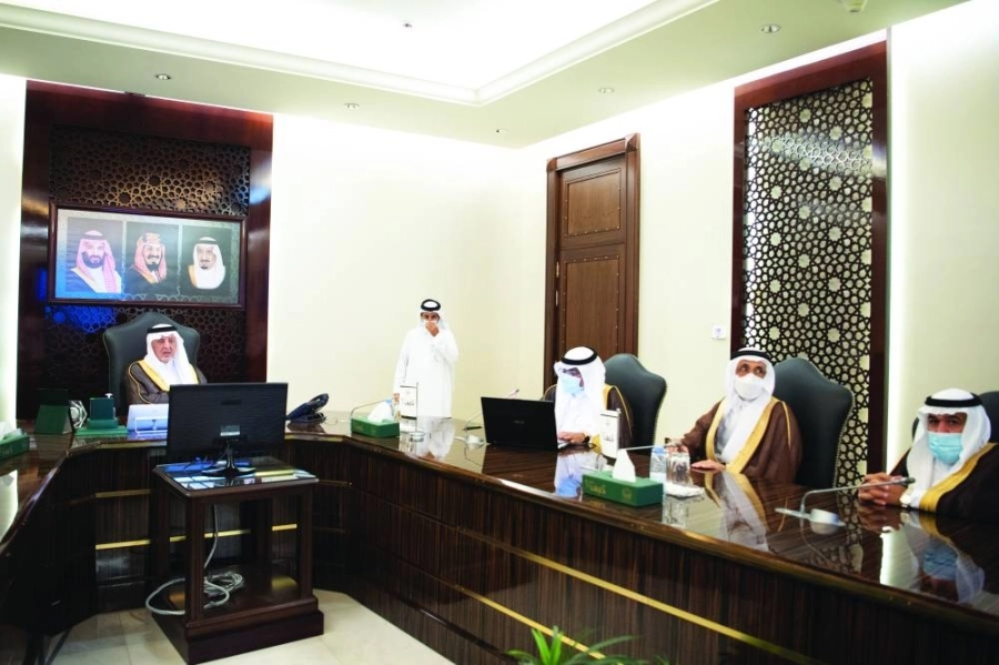 






أمير مكة خلال ترؤسه الاجتماع                                        (مكة)