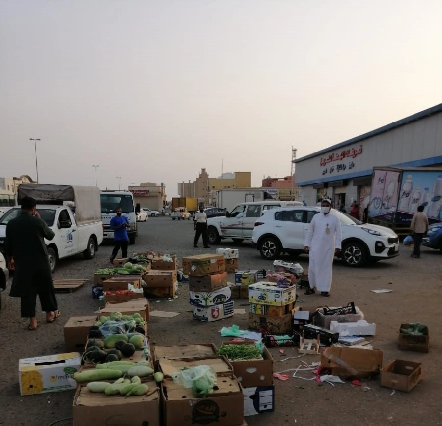 أمانة جدة تواصل حملتها على البسطات العشوائية وتصادر 400كجم من الخضروات بثول