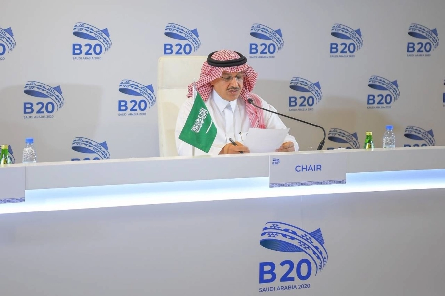 يوسف البنيان خلال الاجتماع