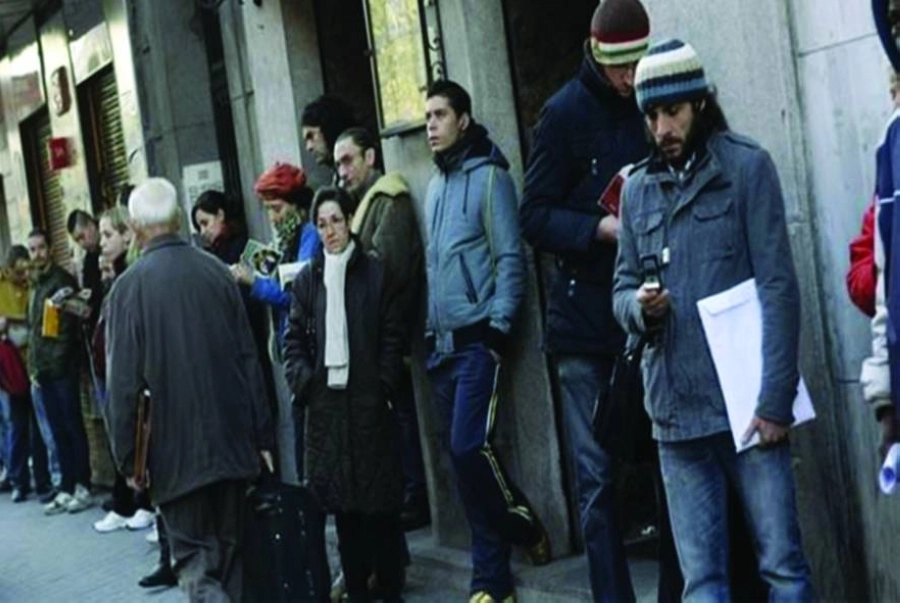 






طابور طويل للعاطلين في تركيا                                    (مكة)