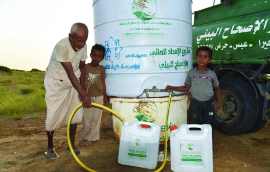 






أسرة تحصل على احتياجاتها من الماء باليمن